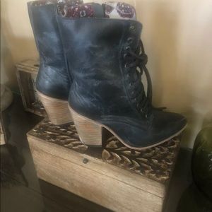 Freebird lace up boots new sz 9